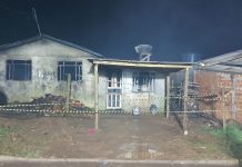 Incêndio atinge casas e homem morre em Fraiburgo