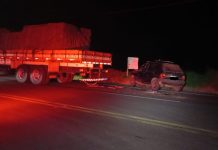 Caminhão e carro colidem na SC-135 em Pinheiro Preto