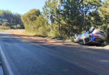 Acidente com carro da saúde deixa três pessoas feridas