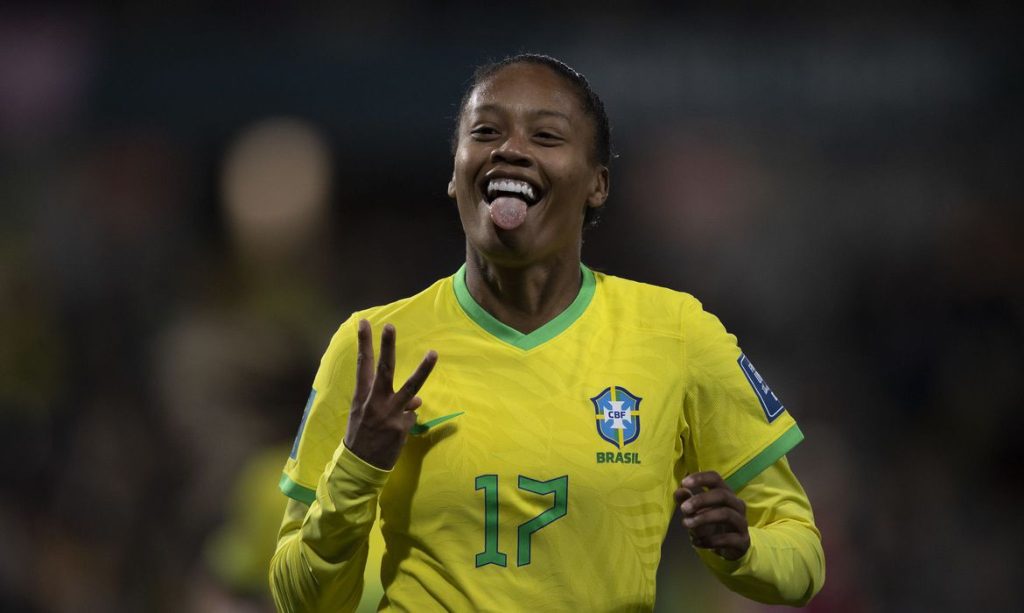Ary Borges marcou 3 gols no primeiro jogo da seleção na Copa do Mundo
