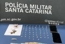 Jovens são detidos suspeitos de comercializar drogas ao lado de escola em Caçador