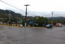 Menina está desaparecida após ser vista caindo em rio