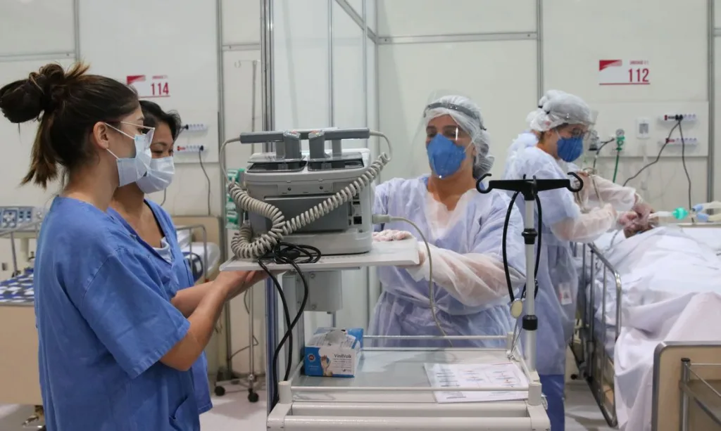 Enfermeiros trabalhando em um hospital