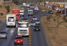Placas de veículos deverão voltar a informar cidade e estado