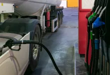 Preço do diesel deve subir em setembro com volta de impostos federais