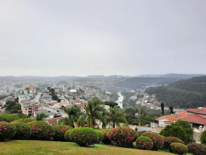 Videira no Meio-Oeste catarinense encoberta por tempo nublado