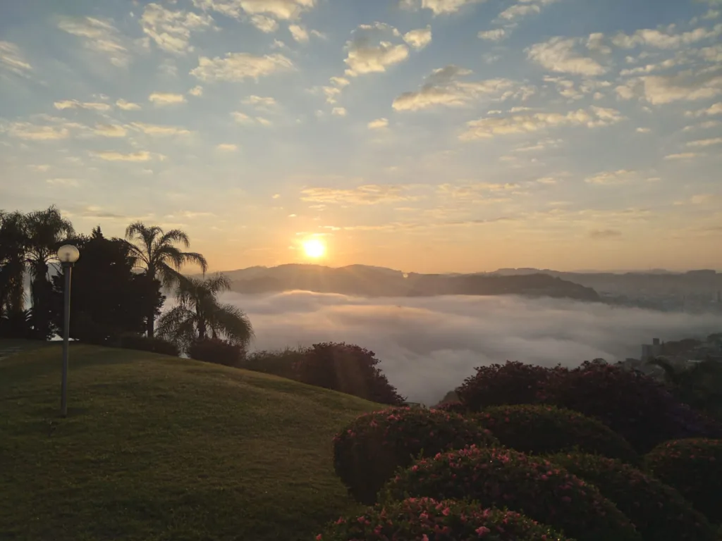 Vale do Rio do Peixe ensolarado no último dia de agosto