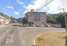 Pedestre fica ferido ao ser atropelado por motociclista