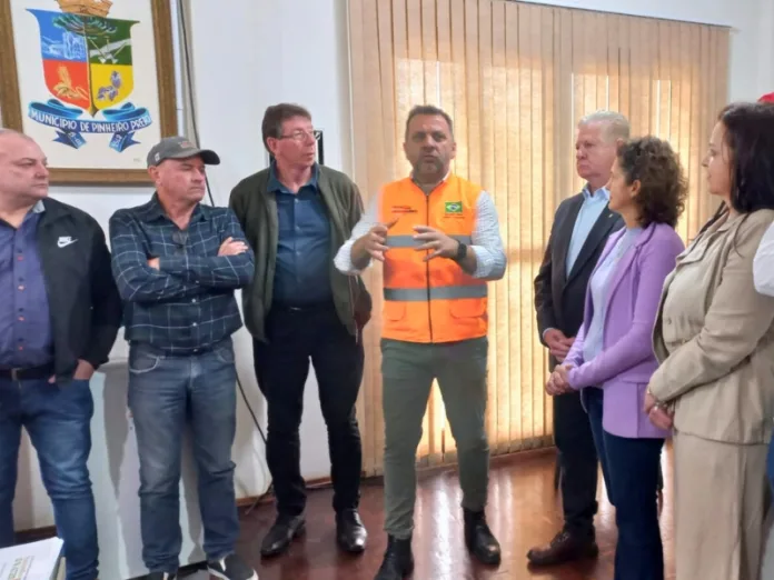 Asfalto entre Iomerê e Pinheiro Preto é debatido em reunião