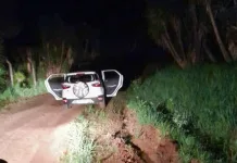 Bandidos atiram em idoso e roubam carro