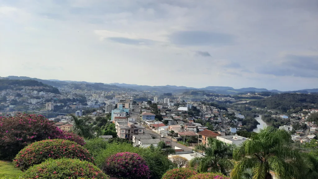 segunda-feira deve ter presença de sol