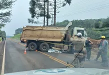 Acidente com morte: Caminhão e moto trafegavam no mesmo sentido