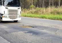 Buracos na SC-350 oferecem perigo aos motoristas