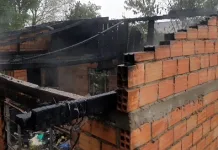 Incêndio destrói residência em Caçador