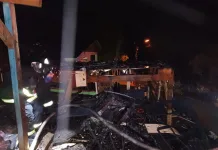 Casa é consumida pelo fogo em Caçador