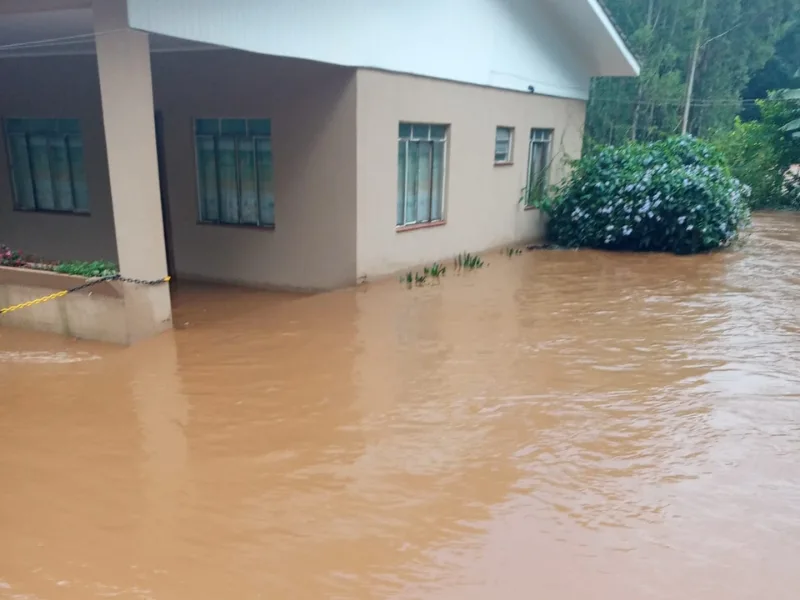 Chuva causa transtornos em Tangará (1)