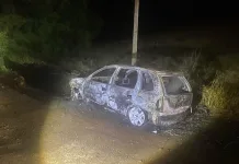 Veículo é consumido pelo fogo em Salto Veloso