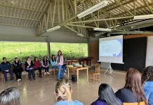 Acadêmica da UNIARP realiza palestra sobre ansiedade e depressão