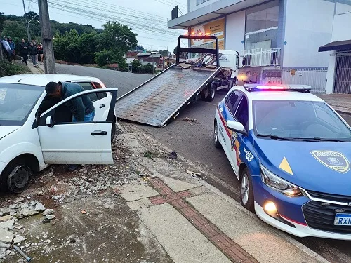 Motorista faz manobras proibidas e é detido em Caçador