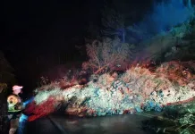 Queda de barreira: SC-135 tem trecho interditado