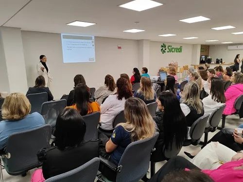 Unimed realiza palestra ‘Outubro Rosa’ na Sicredi Caçador