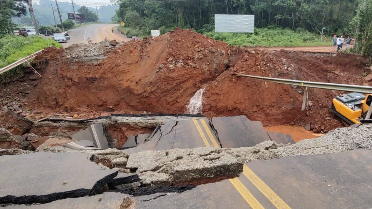 Liberado o tráfego para veículos leves na BR-280, na Serra de Corupá (SC) -  Estradas