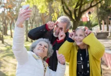 Expectativa de vida no Brasil sobe para 75,5 anos após queda na pandemia