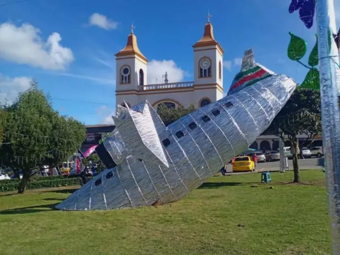 Polêmica: cidade colombiana decora praça com réplica do avião da Chapecoense