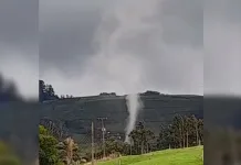 Possível tornado causa estragos em municípios do Meio-Oeste