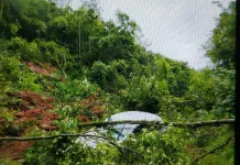 Quedas de barreira e alagamentos interditam rodovias na região