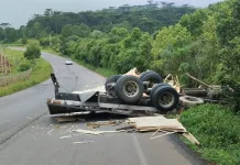Capotamento é registrado na SC-350 em Caçador