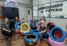 Alunos da EJA do SESI produzem carrinhos e doam para a ACEIAS