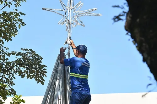 Decoração Natalina em Videira começa a ser montada