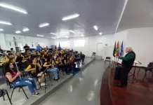 Maestro de renome internacional visita o projeto Músicos do Contestado