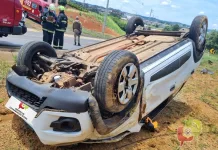 Capotamento é registrado na saída de Caçador