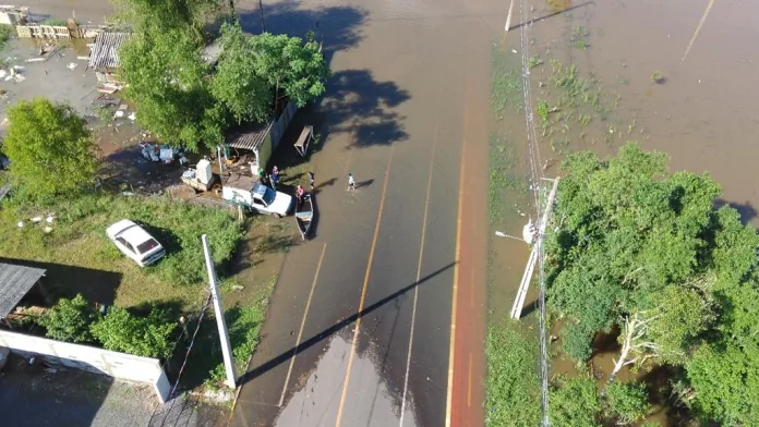Moradores do Planalto Norte atingidos pelas chuvas têm saque do FGTS liberado