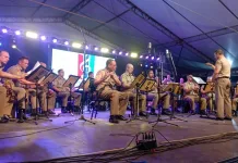 Banda da PMSC encanta Caçador com concerto no Parque Central