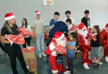 ACIC e Núcleos entregam brinquedos e doces para estudantes