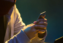 Celulares podem ser proibidos nas escolas de todo o Brasil