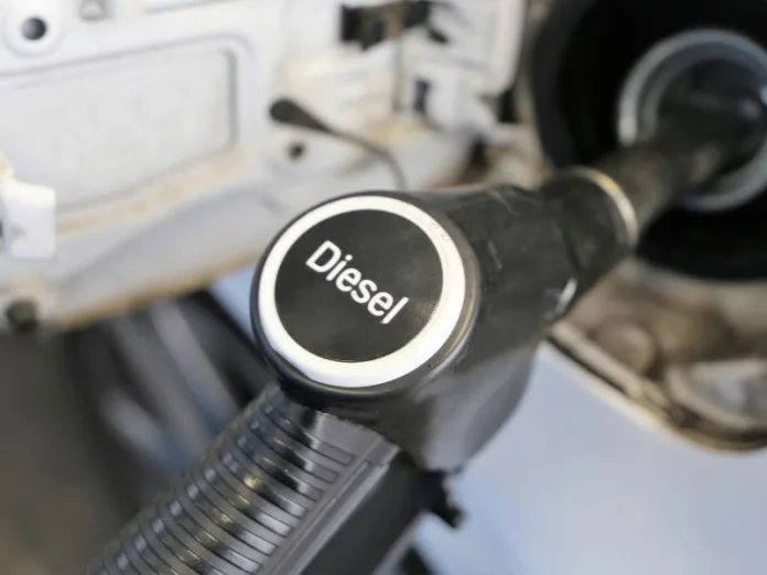 Diesel mais barato a partir desta sexta-feira nas distribuidoras