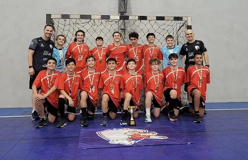 Handebol masculino de Caçador conquista título Estadual Mirim