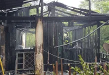 Casa é destruída por incêndio em Caçador