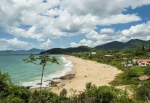 SC tem 69% dos locais analisados próprios para banho