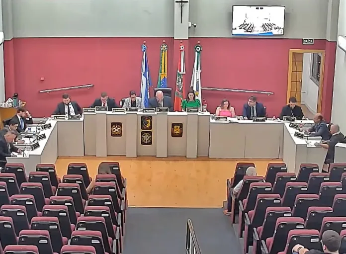 Câmara aprova projeto de Lei que aumenta para R$12 mil o salário dos vereadores de Videira