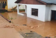 Chuvas voltam a causar transtornos em Treze Tílias