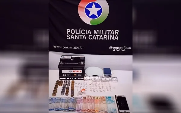 Polícia Militar prende duas pessoas por tráfico de drogas em Caçador