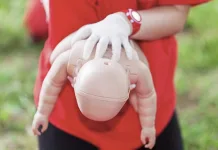 Bebê de 13 dias é salva por policial de Videira