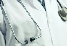 Médico acusado de cometer violência obstétrica e ginecológica é afastado