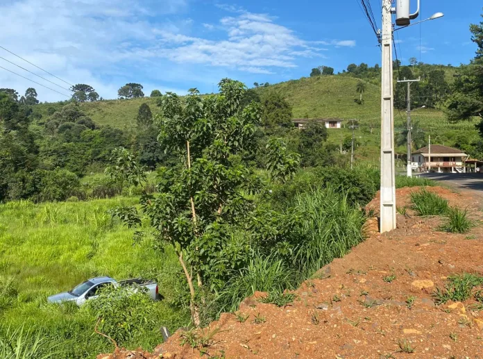 Acidente deixa mulher ferida na manhã desta segunda