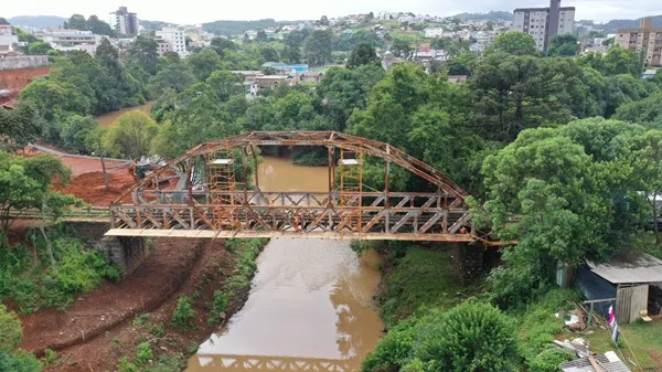 Iniciada a restauração da Ponte de Ferro em Caçador